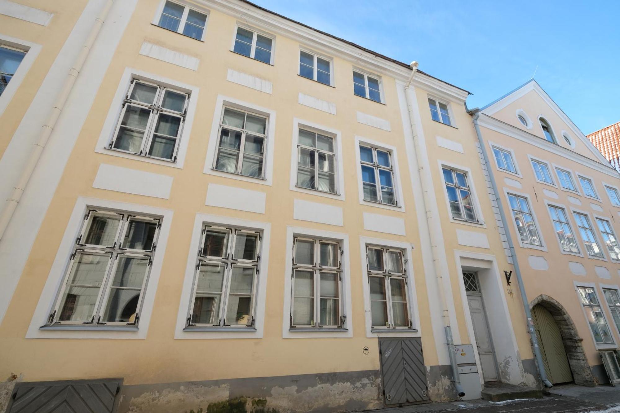 2 Bedroom & 2 Bathroom Luxury With Balcony In Old Town Íbúð *